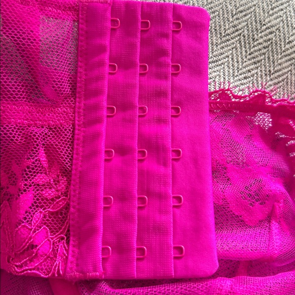 SKIMS Lace Unlined Balconette Corset - Fuchsia 2x - Picture 9 of 11